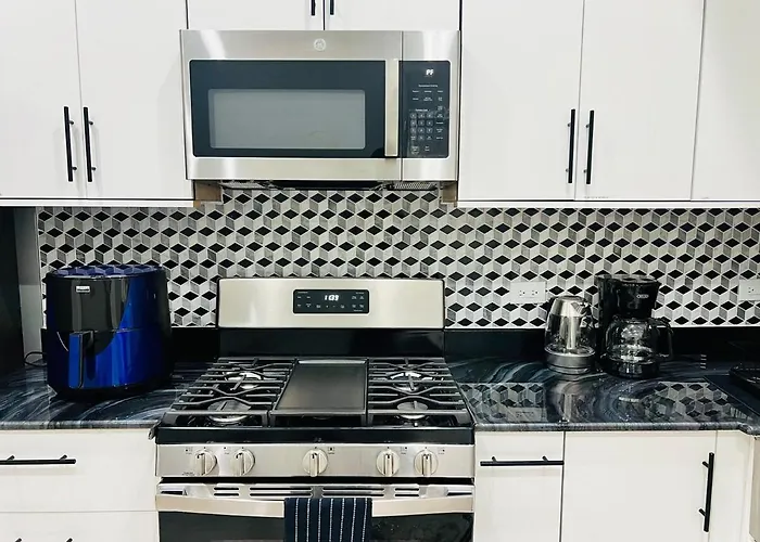 Modern 4br-3ba Near Public Transit And Wfh