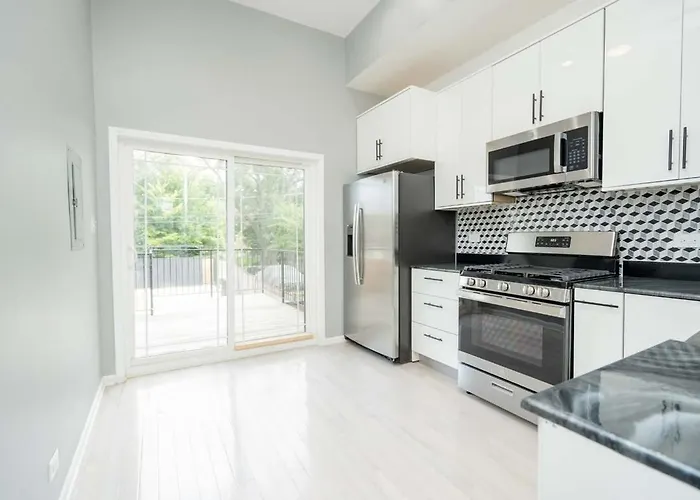 Modern 4br-3ba Near Public Transit And Wfh Chicago
