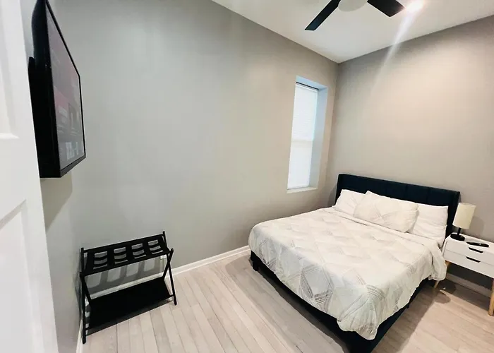 Modern 4br-3ba Near Public Transit And Wfh * Chicago
